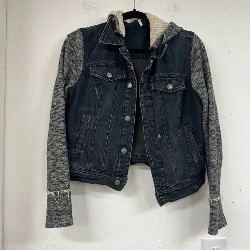 Free People Denim Hoodie Jacket With Grey Sweater Sleeve Womens Medium Jean - Picture 2 of 12
